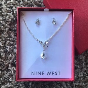 Necklace and earring set